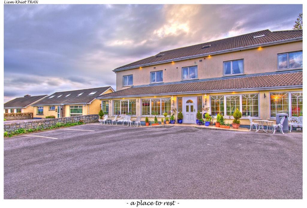 Teach Na Coiribe B&B Castlegar エクステリア 写真