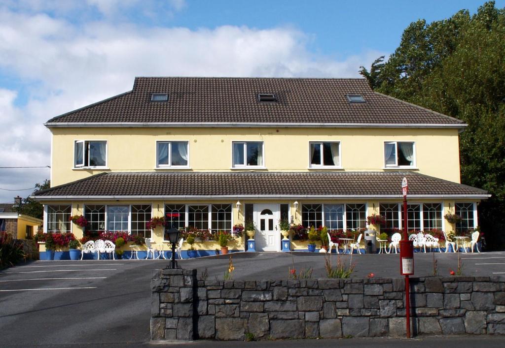 Teach Na Coiribe B&B Castlegar エクステリア 写真
