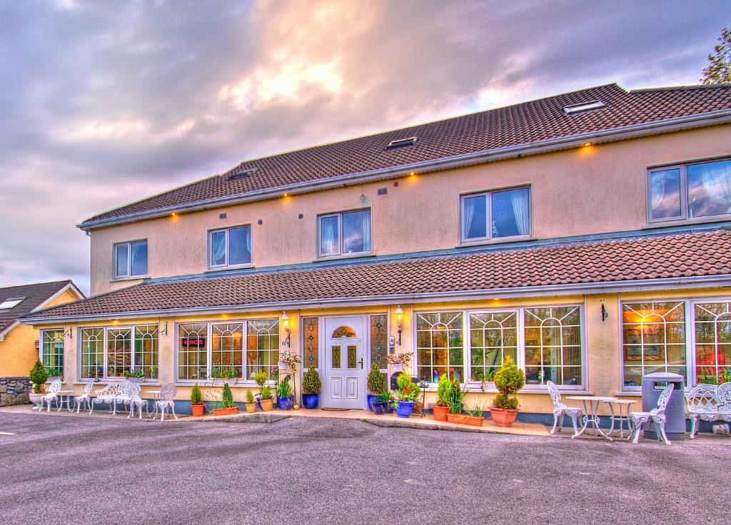 Teach Na Coiribe B&B Castlegar エクステリア 写真