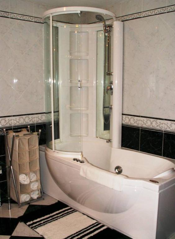 Teach Na Coiribe B&B Castlegar エクステリア 写真
