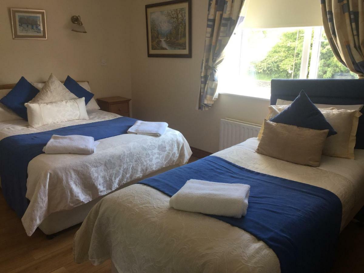 Teach Na Coiribe B&B Castlegar エクステリア 写真